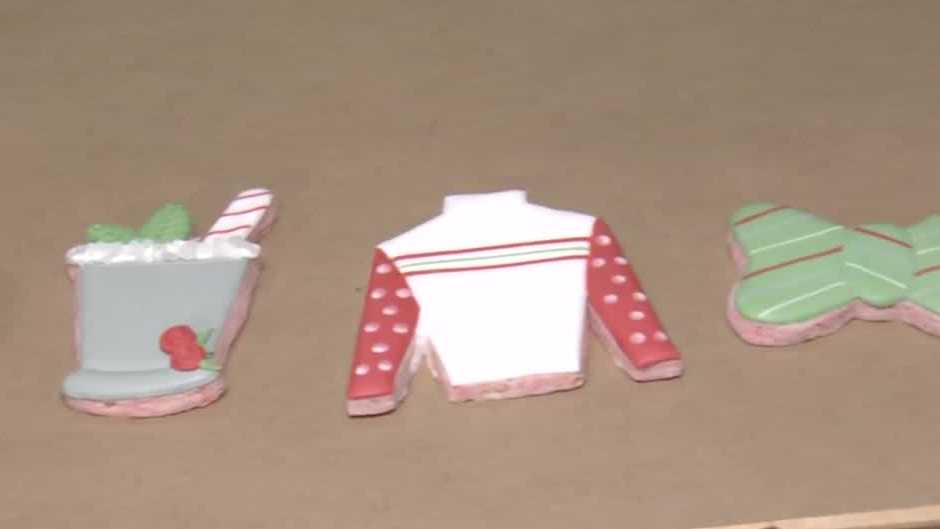 Louisville Cookie Company teaching decorating techniques