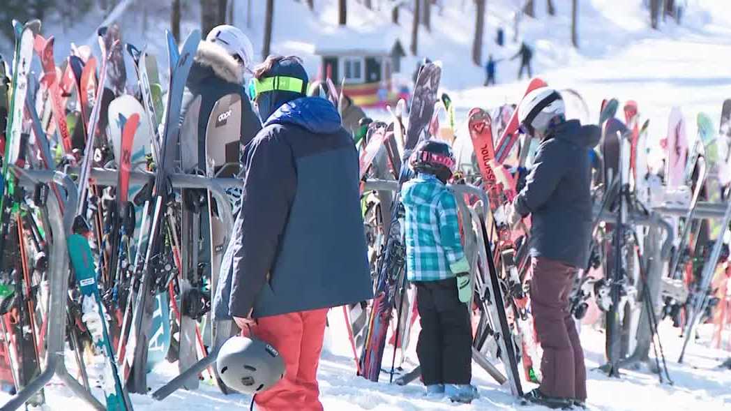 Snow, cold draws skiers and snowboarders to White Mountains as winter weather continues