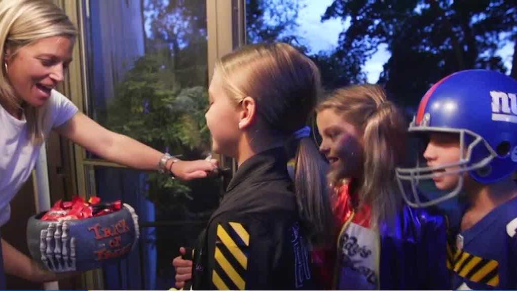 Consumer Reports Trickortreater Halloween safety tips