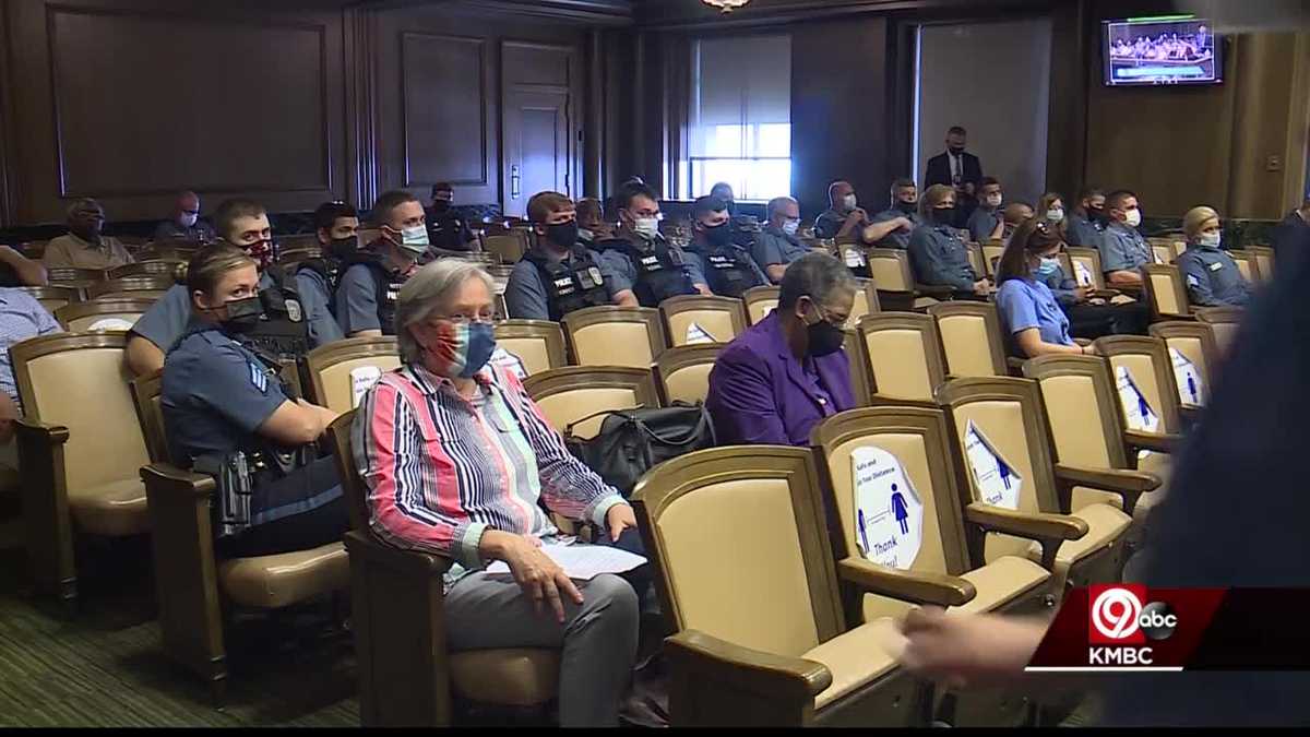 Kansas City council passes mayor's plan to reallocate part of KCPD budget