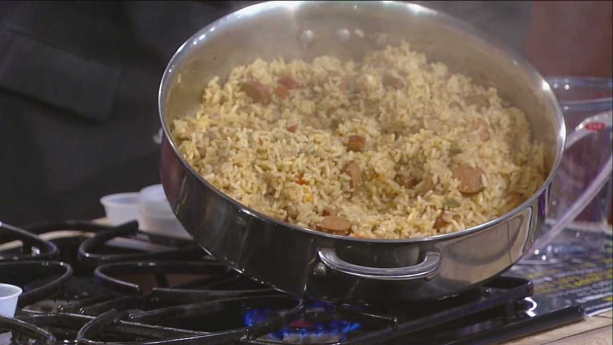 Steamers in Old Sac prepares for Mardi Gras with dirty rice