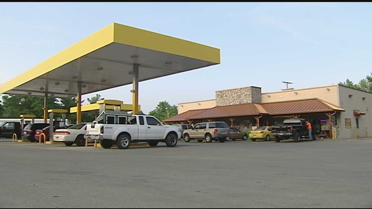 Residents flock to Hillsboro gas station after power outage