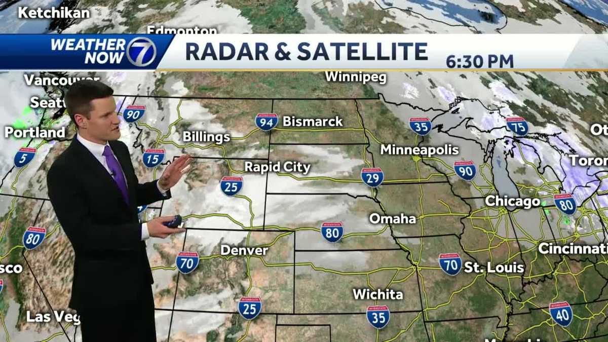 Mild stretch continues this week, few sprinkles possible Monday