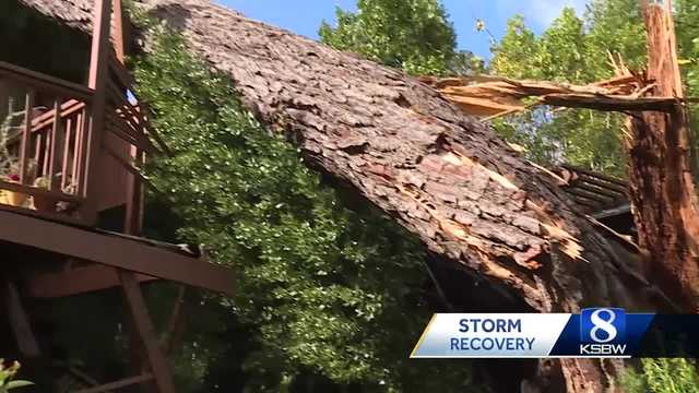 California, Clean up continues in Carmel-by-the-Sea after bomb cyclone - Vimarsana News