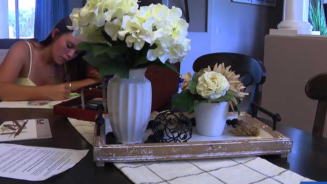 Charlotte County girl honors her mom and wins county contest