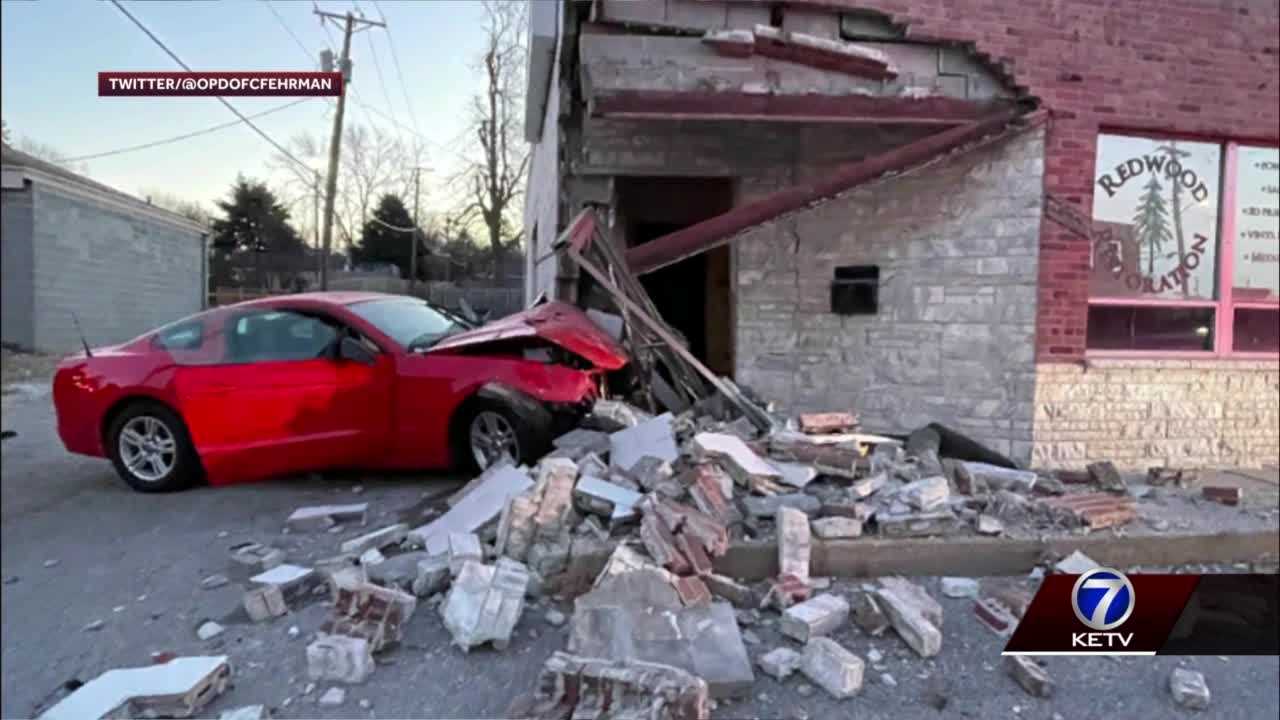 Car Slams Into Building, Sends Bricks Flying - BTWN News