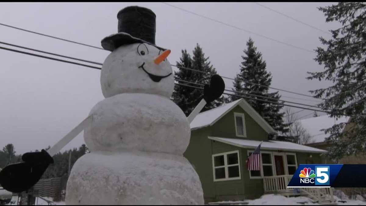 Giant snowman seeks a scarf