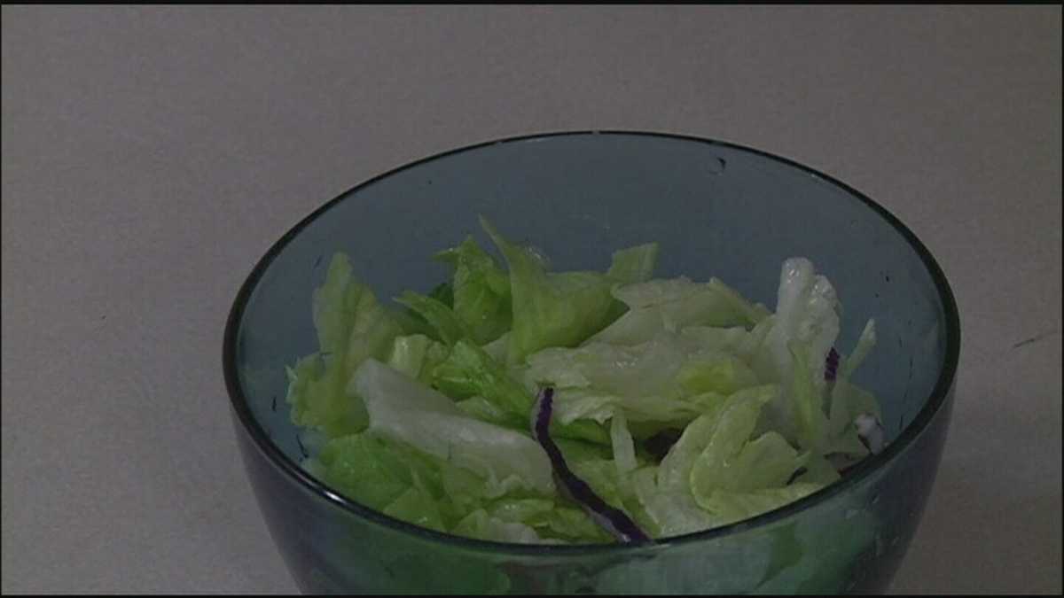 Health officials warn about stomach bug spreading through lettuce