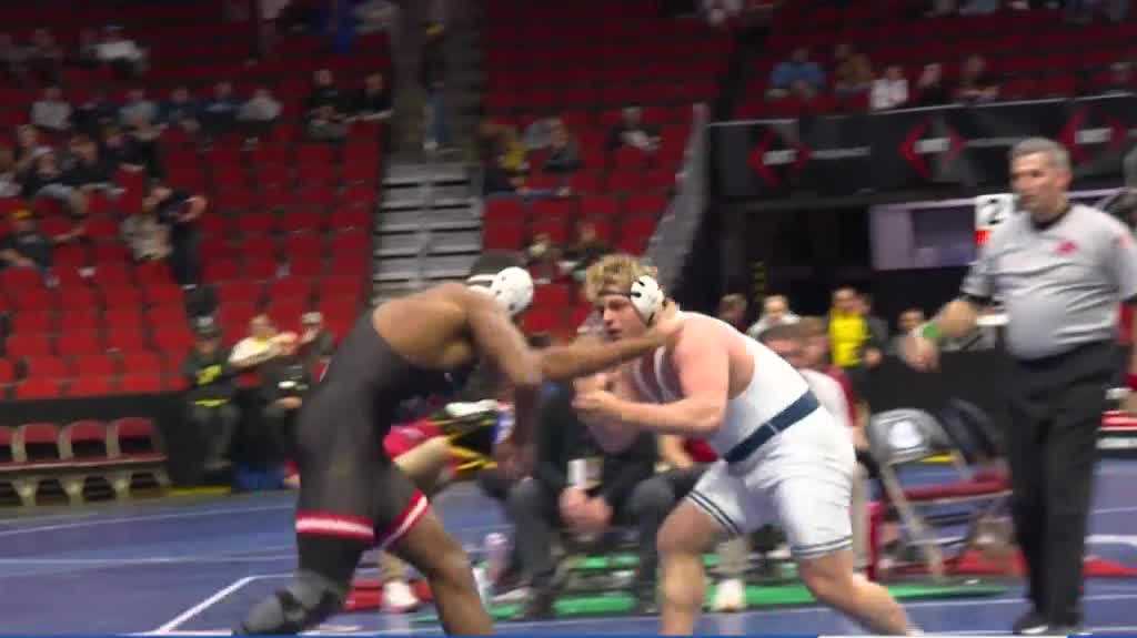 Iowa high school state wrestling: Highlights from Friday's semifinals