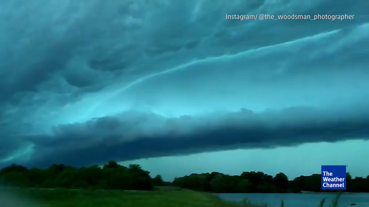 Eerie storm clouds hang over Missouri during summer storm