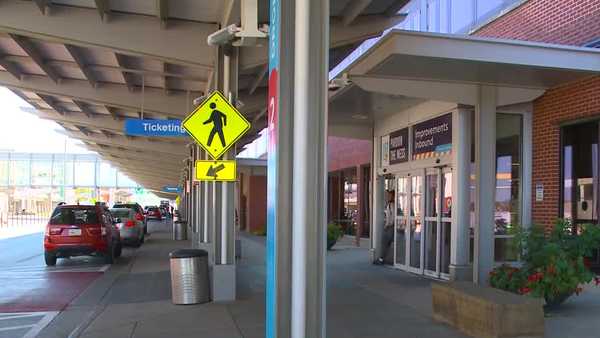 des moines airport