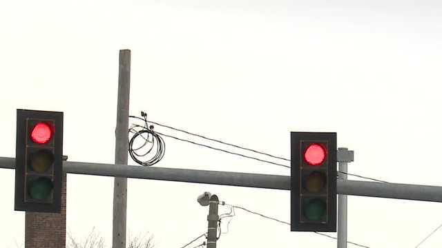 Milwaukee leaders push state lawmakers to allow red light cameras - Vimarsana News