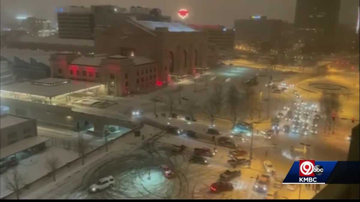 Sideshow outside Union Station blocks traffic after Kansas City Chiefs