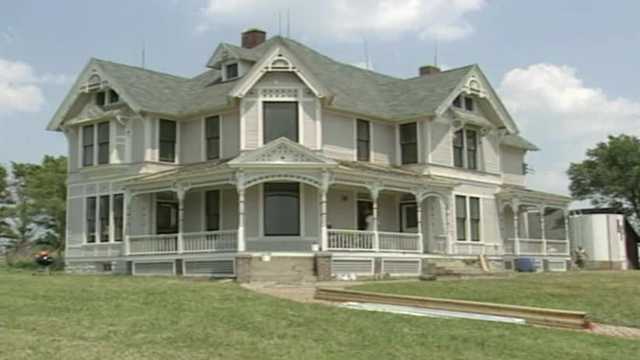 KCCI Archive: The movie crew for 'Twister' needed 'bailed out' while filming in Iowa - Vimarsana News
