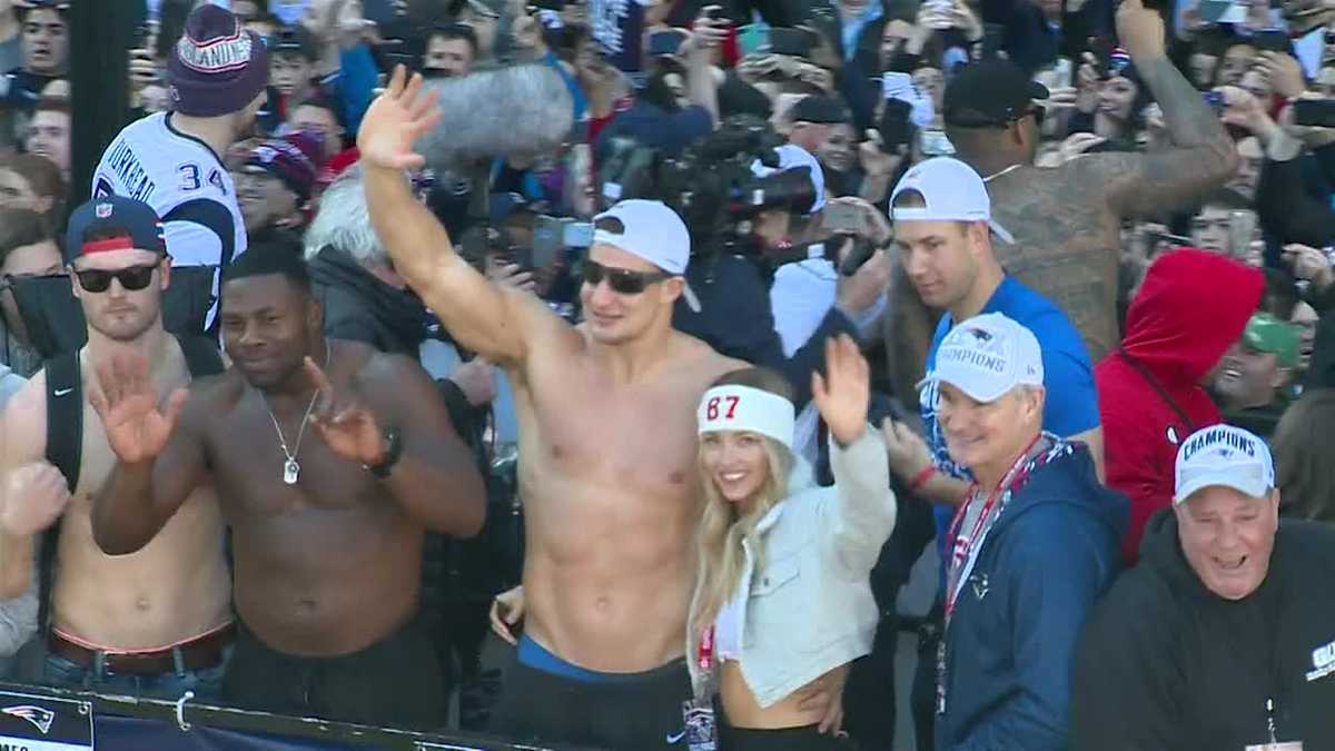 Shirtless Superbowl Players!