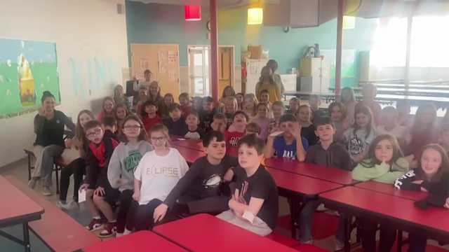WMUR's Kevin Skarupa visits Auburn Village School - Vimarsana News
