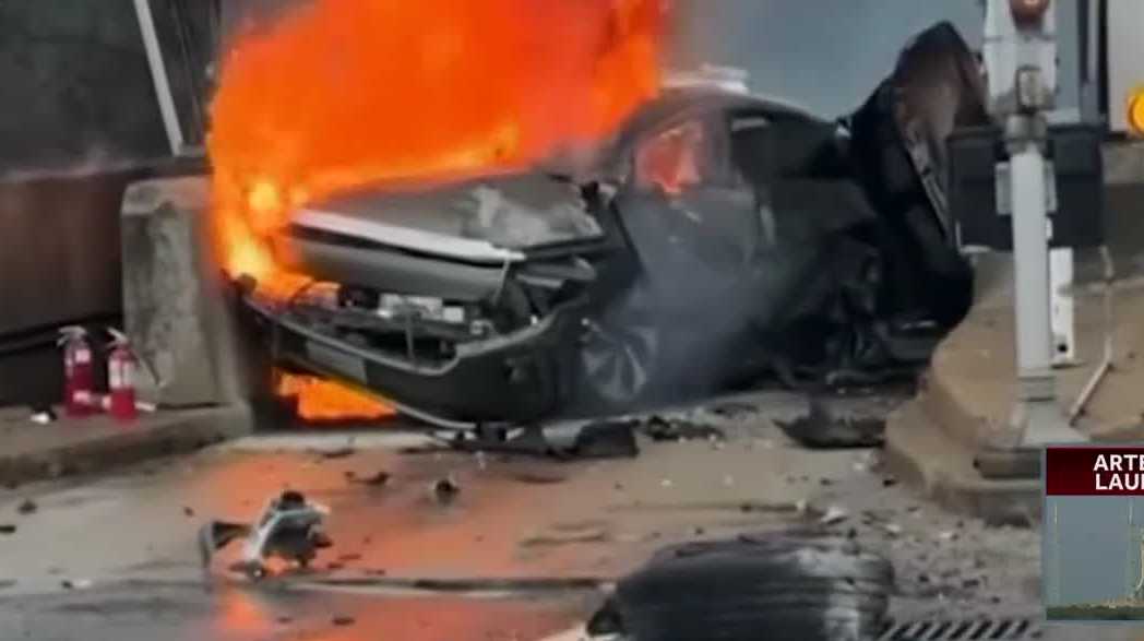 Ayotte commends trooper, bystanders for rescuing driver after crash