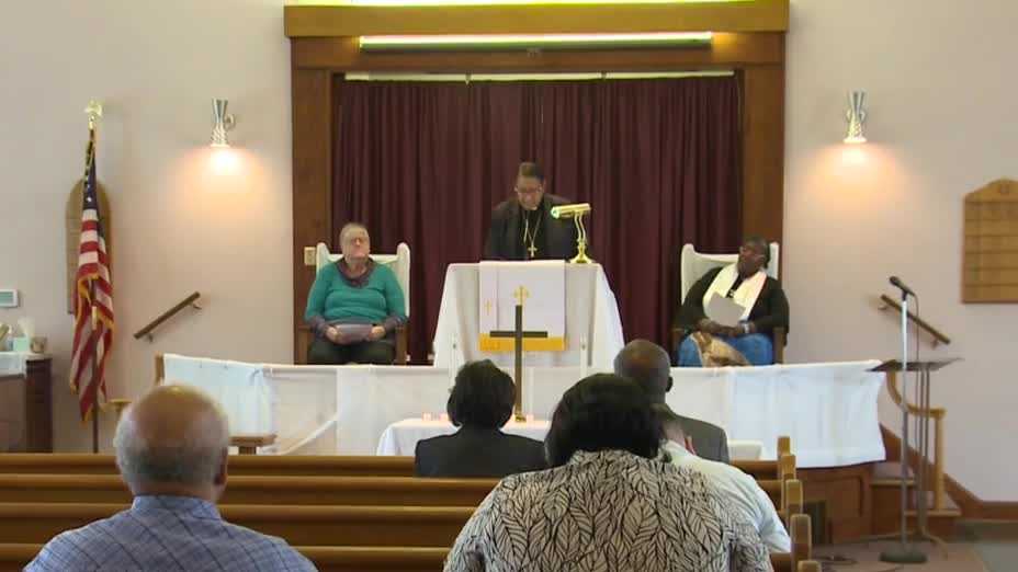 Shively church honors victims of Louisville bank shooting with prayer vigil