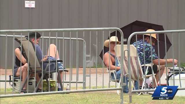 Ella Langley draws sold-out crowd, early lines at OKC Zoo Amphitheater