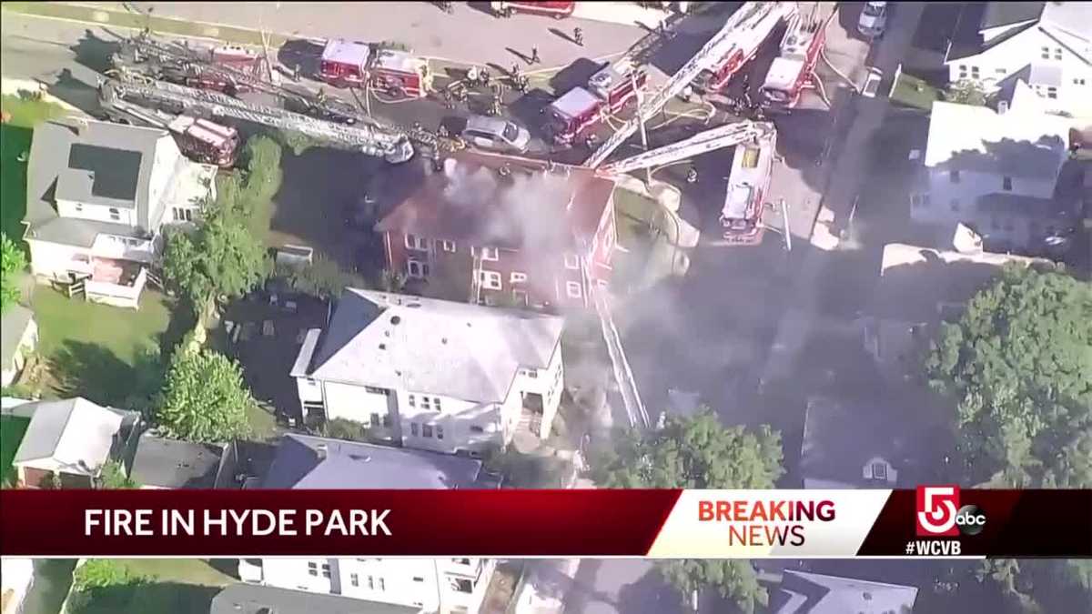 Crews battle 2-alarm fire in Hyde Park