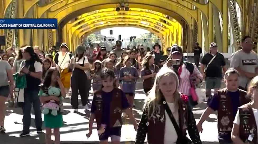 Why hundreds of Girl Scouts shut down the Tower Bridge in Sacramento - Vimarsana News