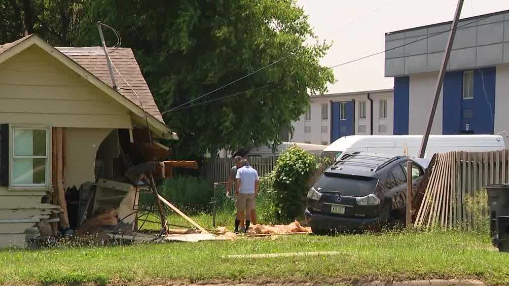No injuries after car crashes into home in Des Moines - KCCI