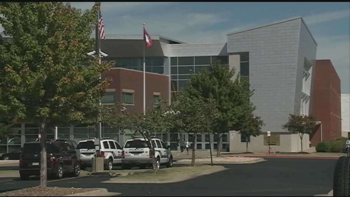 Parents pull students out of crowded school