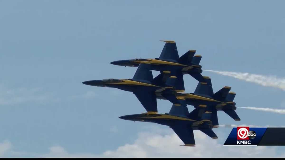KC Airshow continues Sunday in downtown Kansas City