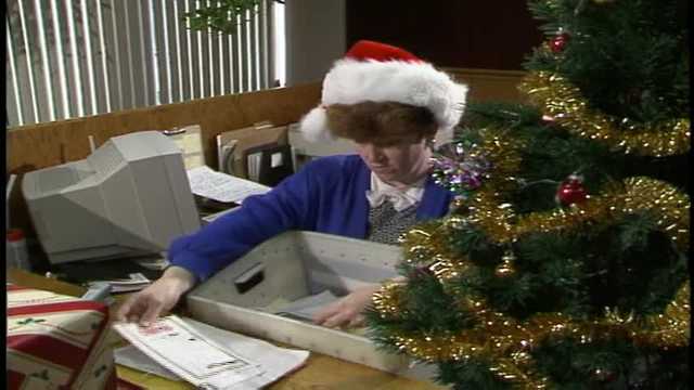 Letters to Santa are sorted at Des Moines post office in 1991 - Vimarsana News