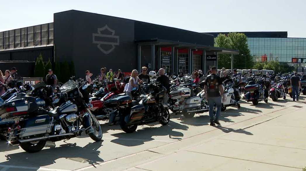 Motorcyclists ride through southeast Wisconsin to honor veterans and first responders