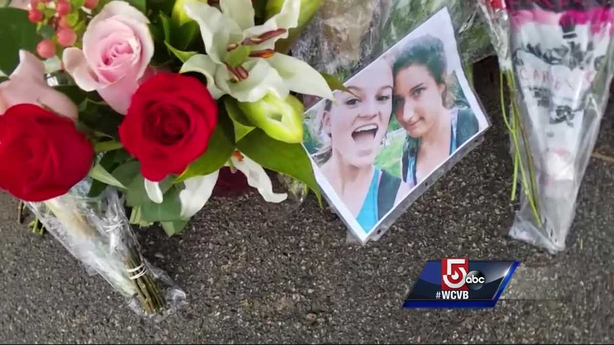 Community in mourning after two teens killed in crash