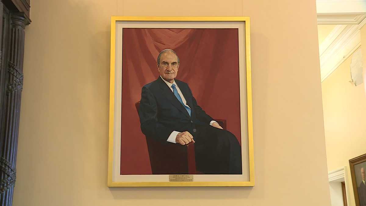 Portrait of Sen. George Mitchell removed from the Maine State House