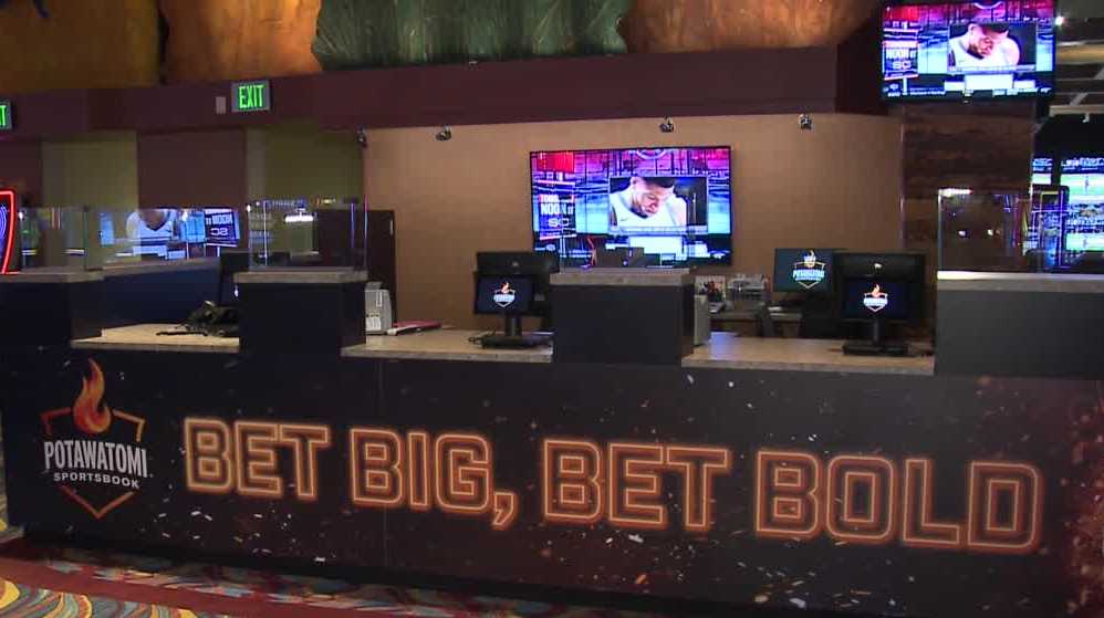 Legal sports betting arrives in Milwaukee