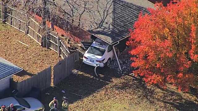 Oklahoma City crews respond after car crashes into home - Vimarsana News