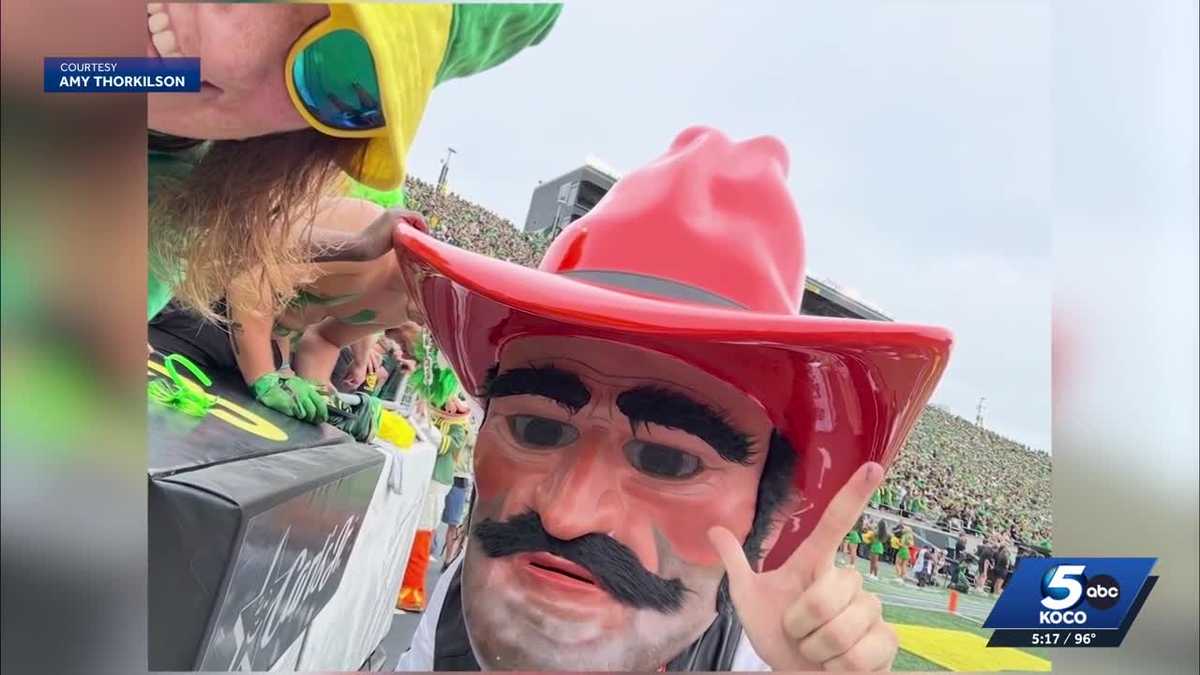 Oklahoma State fans welcome Oregon supporters for Cowboys' home opener