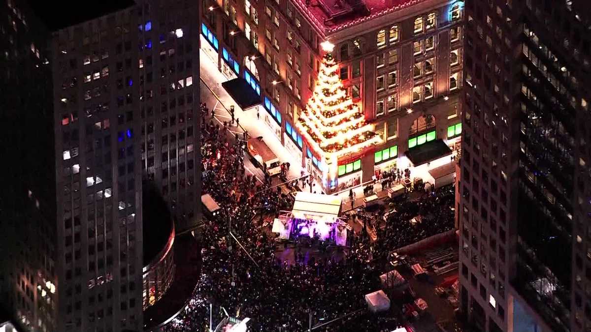 Pittsburgh's Light Up Night ignites the 2021 holiday season