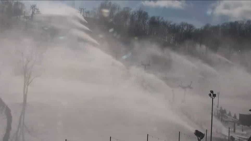 Paoli Peaks, Perfect North ski resorts in Indiana make snow