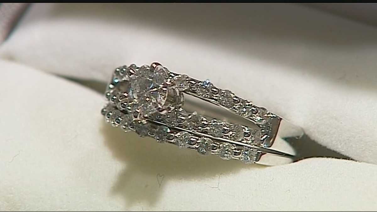 Woman exchanges engagement ring for Kansas City Chiefs tickets