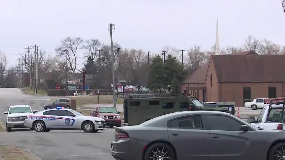 Man arrested after SWAT situation at Jeffersonville apartment complex