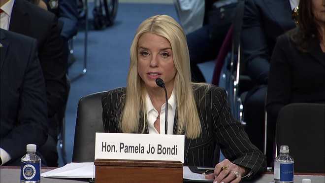 Pam Bondi analiza el indulto por disturbios del 6 de enero en la audiencia de confirmación del fiscal general