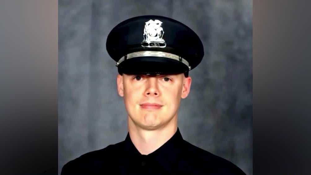 Fallen MPD officer's former coworkers gather to honor him, make donation