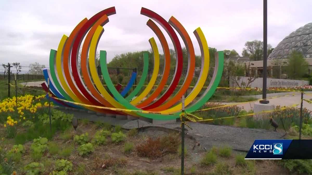 Iconic sculpture returns to Des Moines today