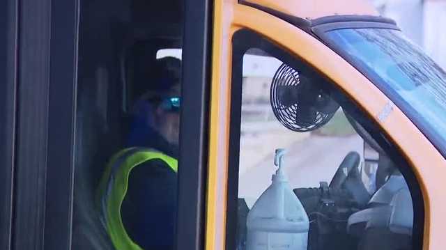 Bus driver and aide sing to kids with special needs during morning route - Vimarsana News