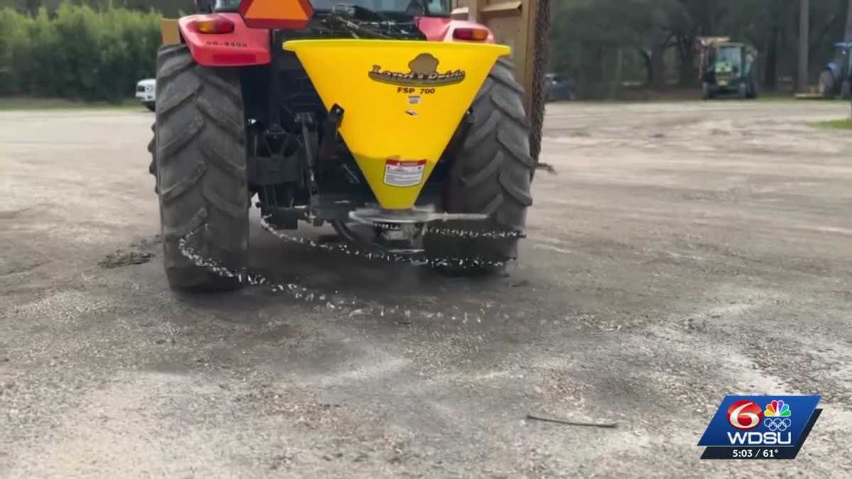 Salt on standby to protect New Orleans bridges from potential ice