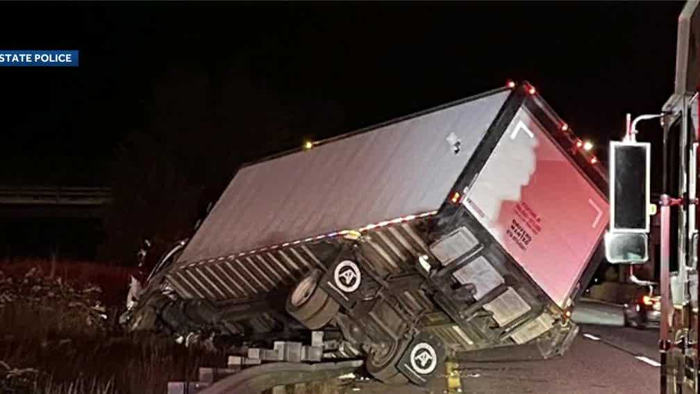 Driver cited after box truck crashes on I-93 in Concord