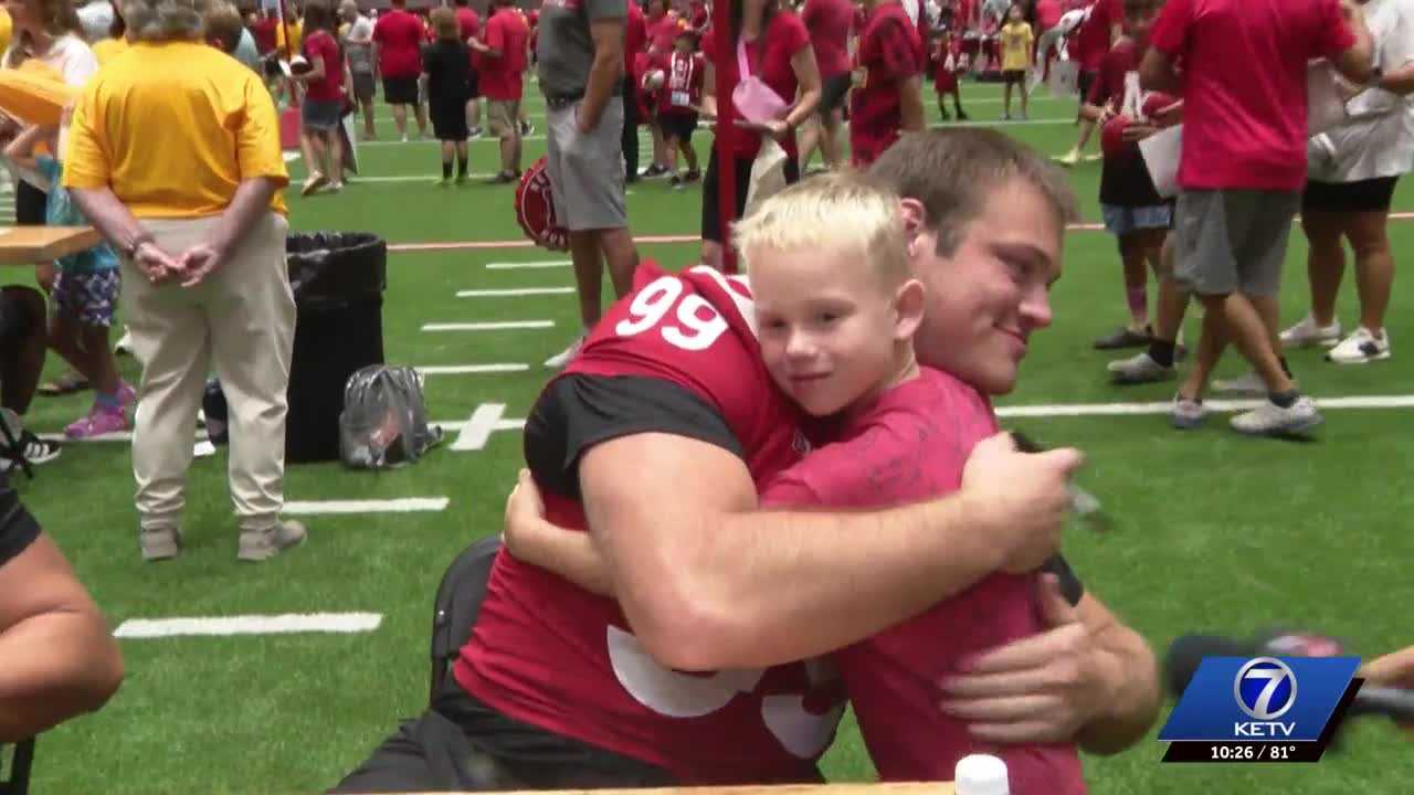Nebraska football’s Dylan Parrott shares special bond with 7-year-old cancer survivor