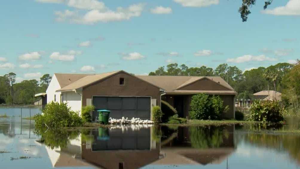 Deltona floodwaters create unpleasant smell in neighborhood