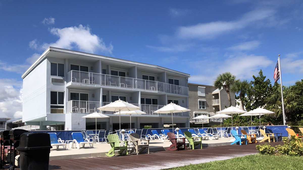 Red tide impacts businesses in Vero Beach