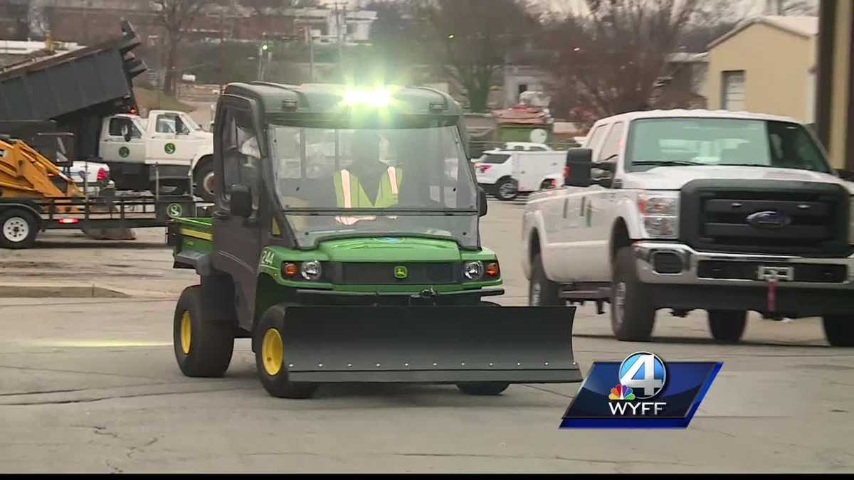 Road crews prepare for winter weather