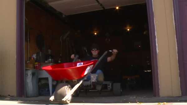 des moines man attempts world record wheelbarrow run saturday